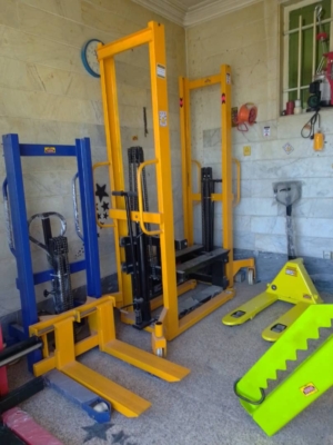 دارای چندین فروشگاه فعال در سراسر کشور